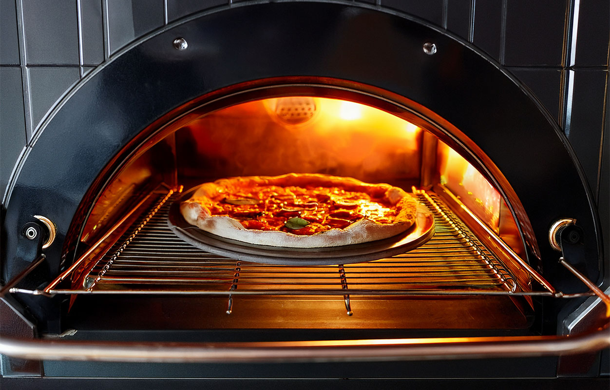 pizza_in_oven_202606